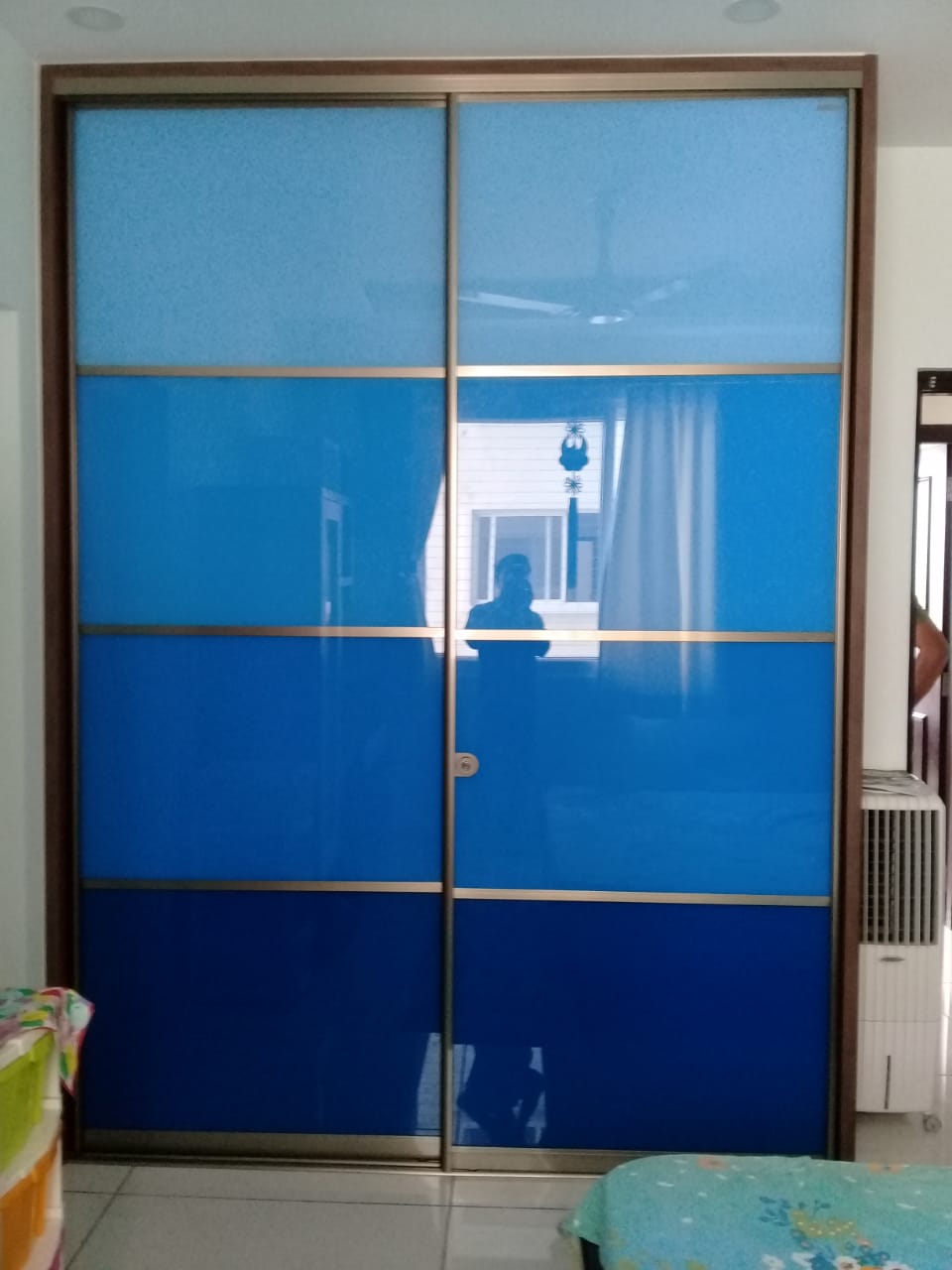 over-1000-designs-for-lacquer-glass-wardrobes-serving-across-gurgaon-gurugram-largest-collection-gallery-of-designs-in-gurgaon-india